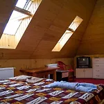 Pid Lisom Hotel Skhidnytsia